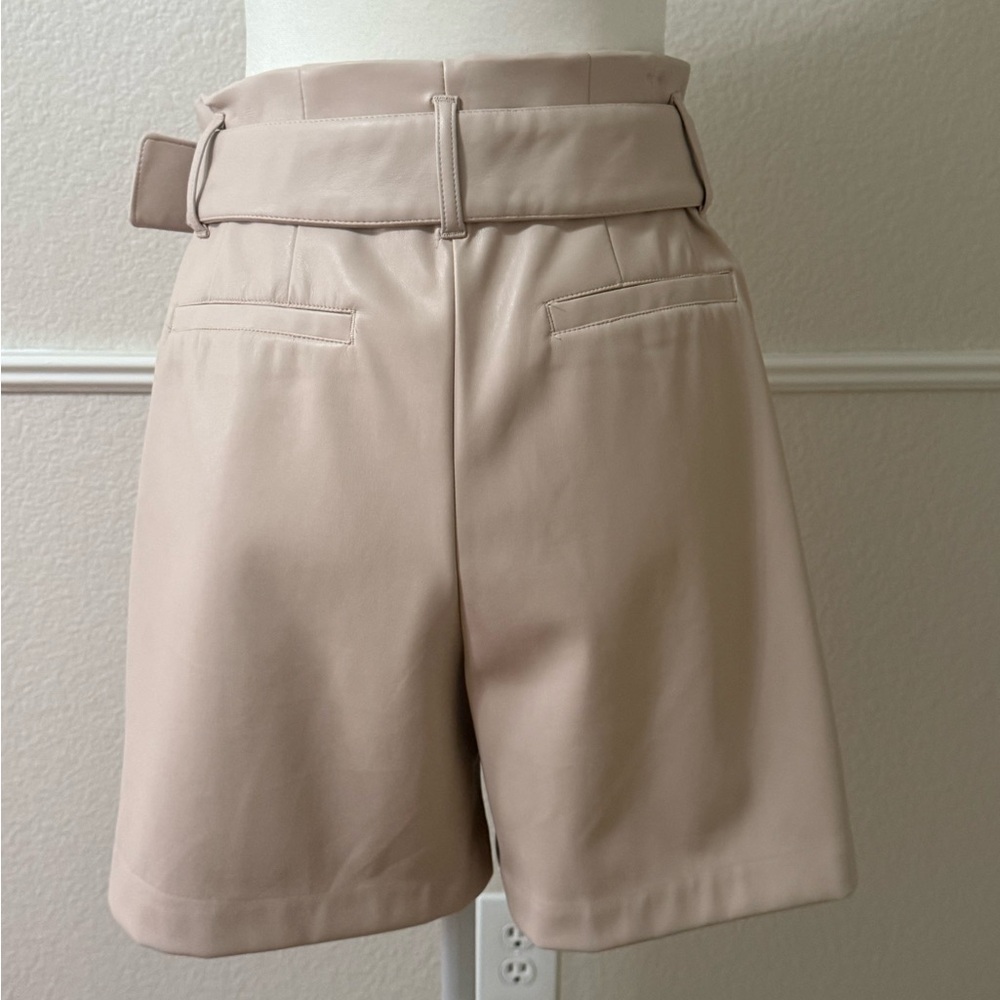 Express Cream Belted Women's Shorts - Picture 3 of 4